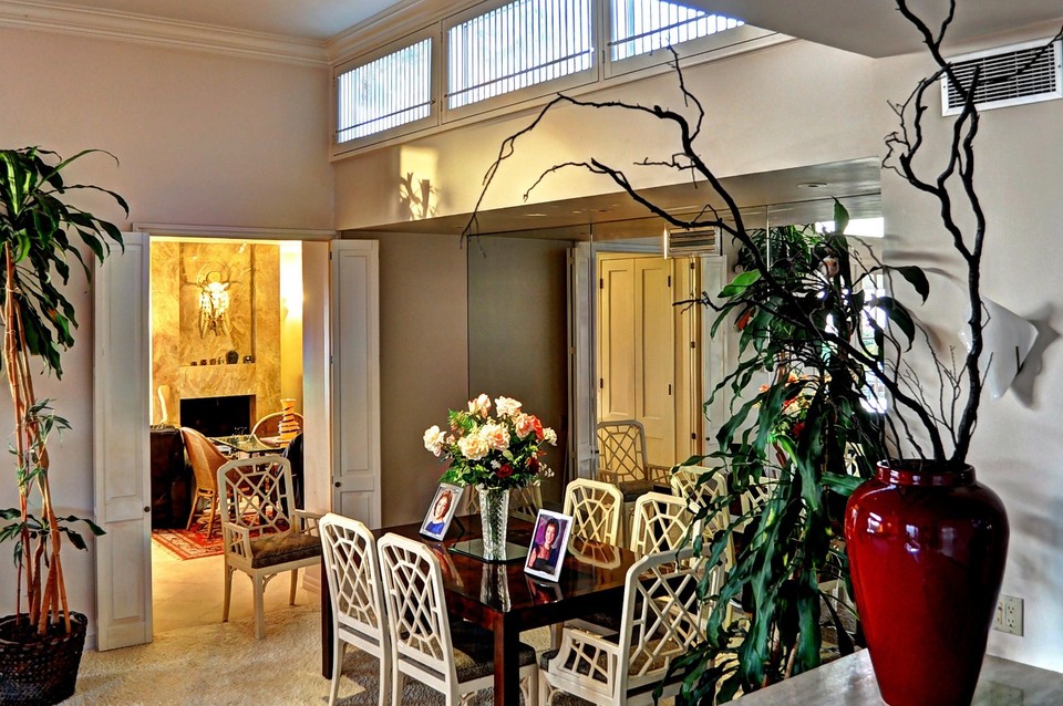 Input image: image_static_photorealistic_dining_spaces_0150