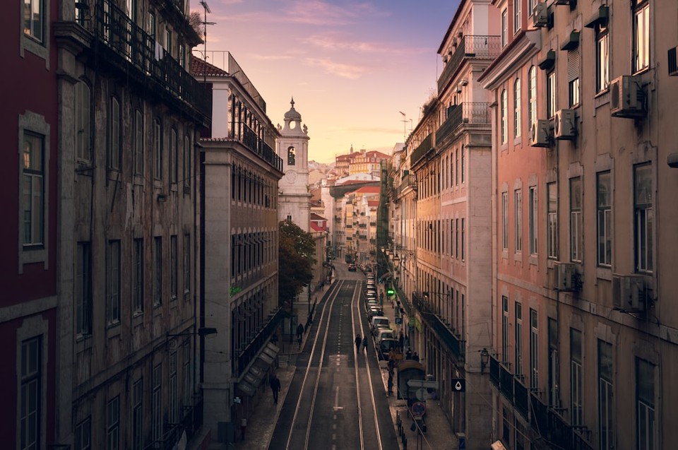 Input image: image_static_photorealistic_city_0043