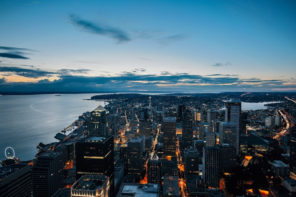 Input image: image_static_photorealistic_city_0064