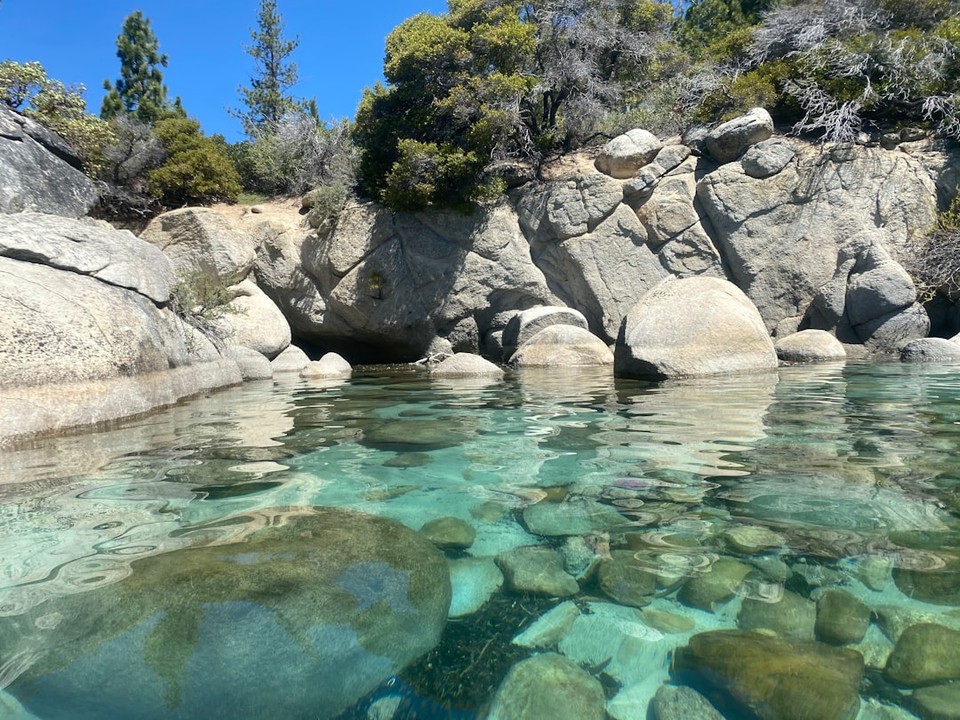 Input image: image_static_photorealistic_aquatic_landscape_0089