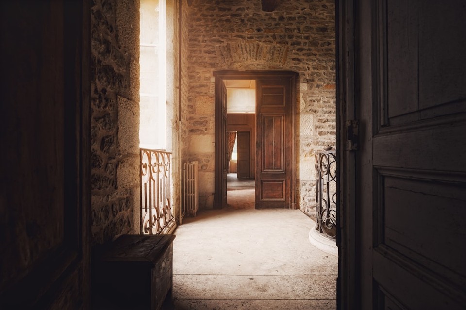 输入图像: image_static_photorealistic_passageways_0129