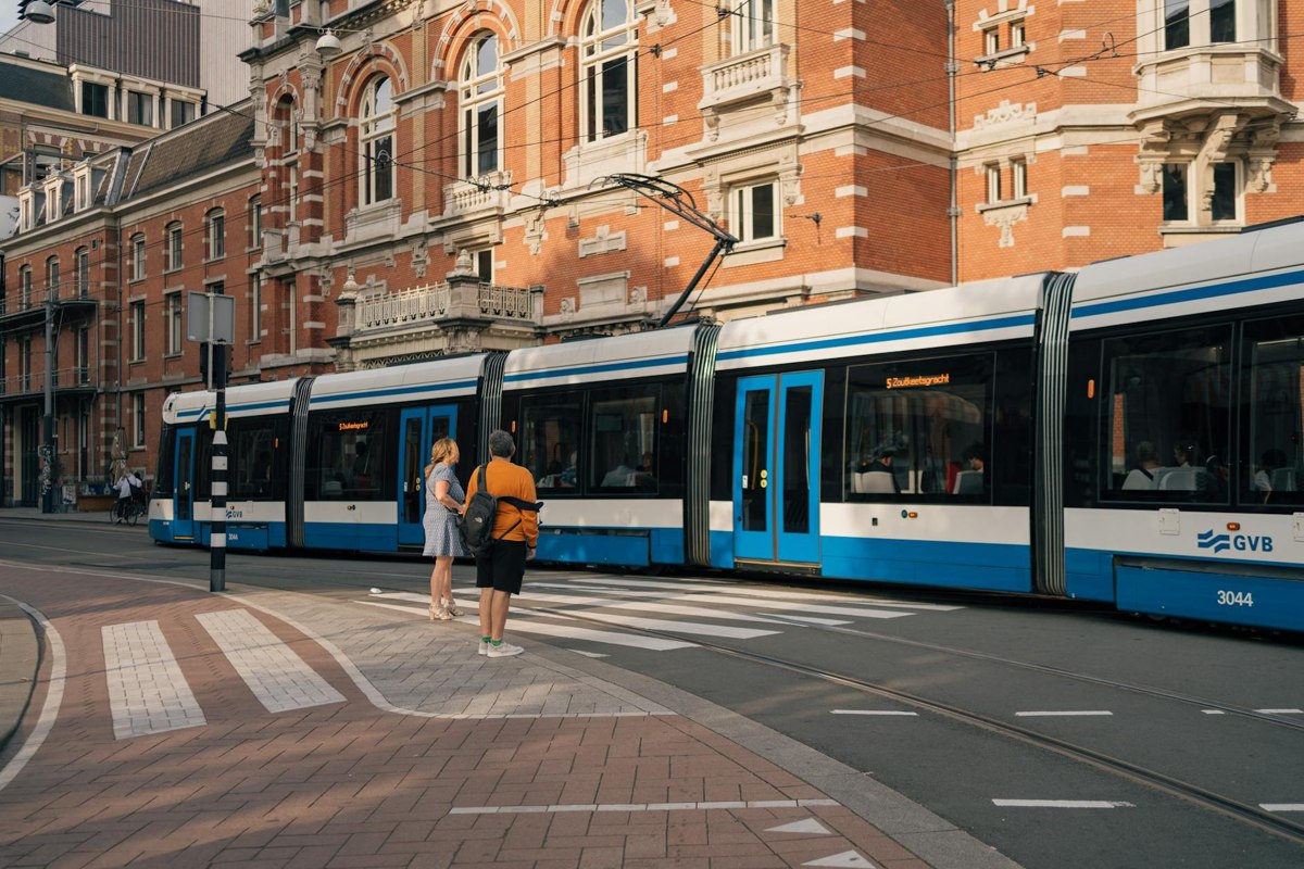 Input image: image_static_photorealistic_city_0047