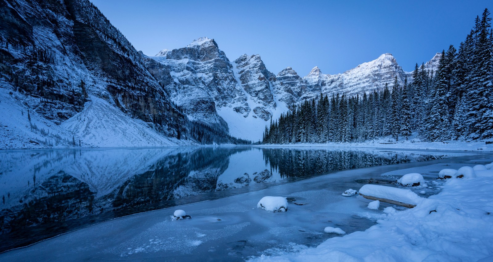 Input image: image_static_photorealistic_aquatic_landscape_0070