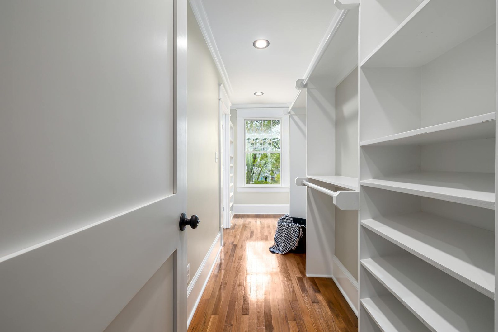 Input image: image_static_photorealistic_passageways_0079